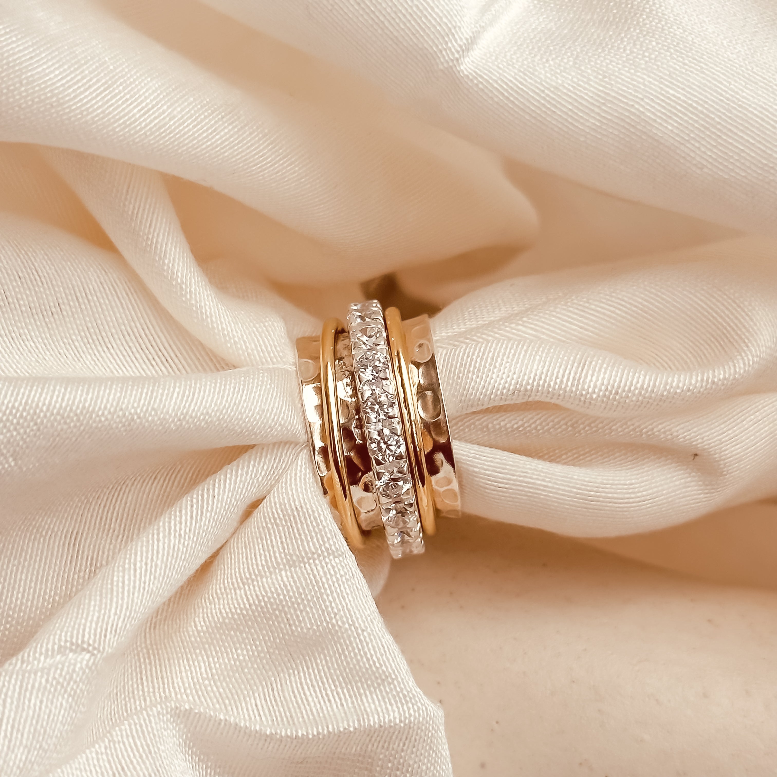 September Birthstone Eternity Spinner Ring - Octonov 