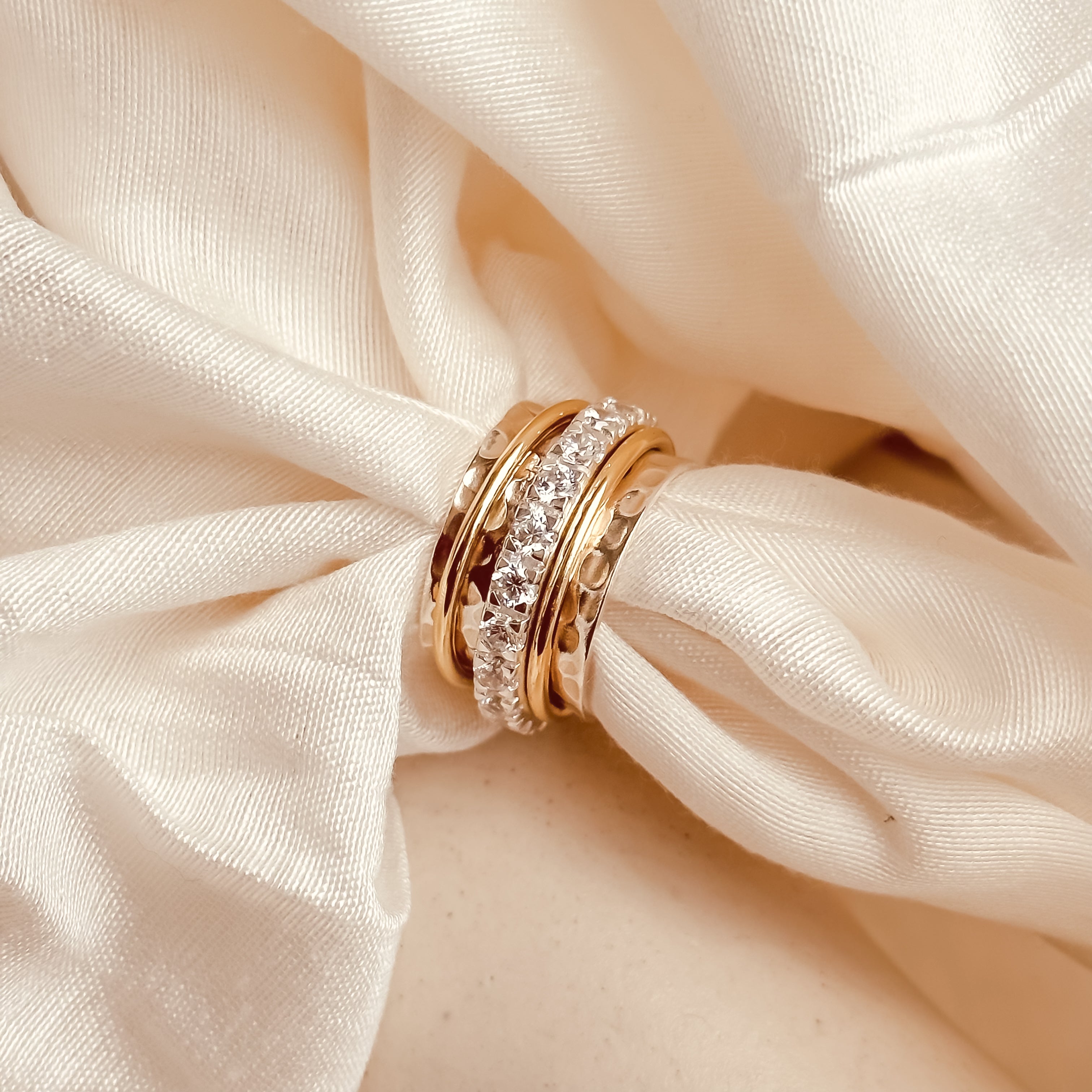 September Birthstone Eternity Spinner Ring - Octonov 
