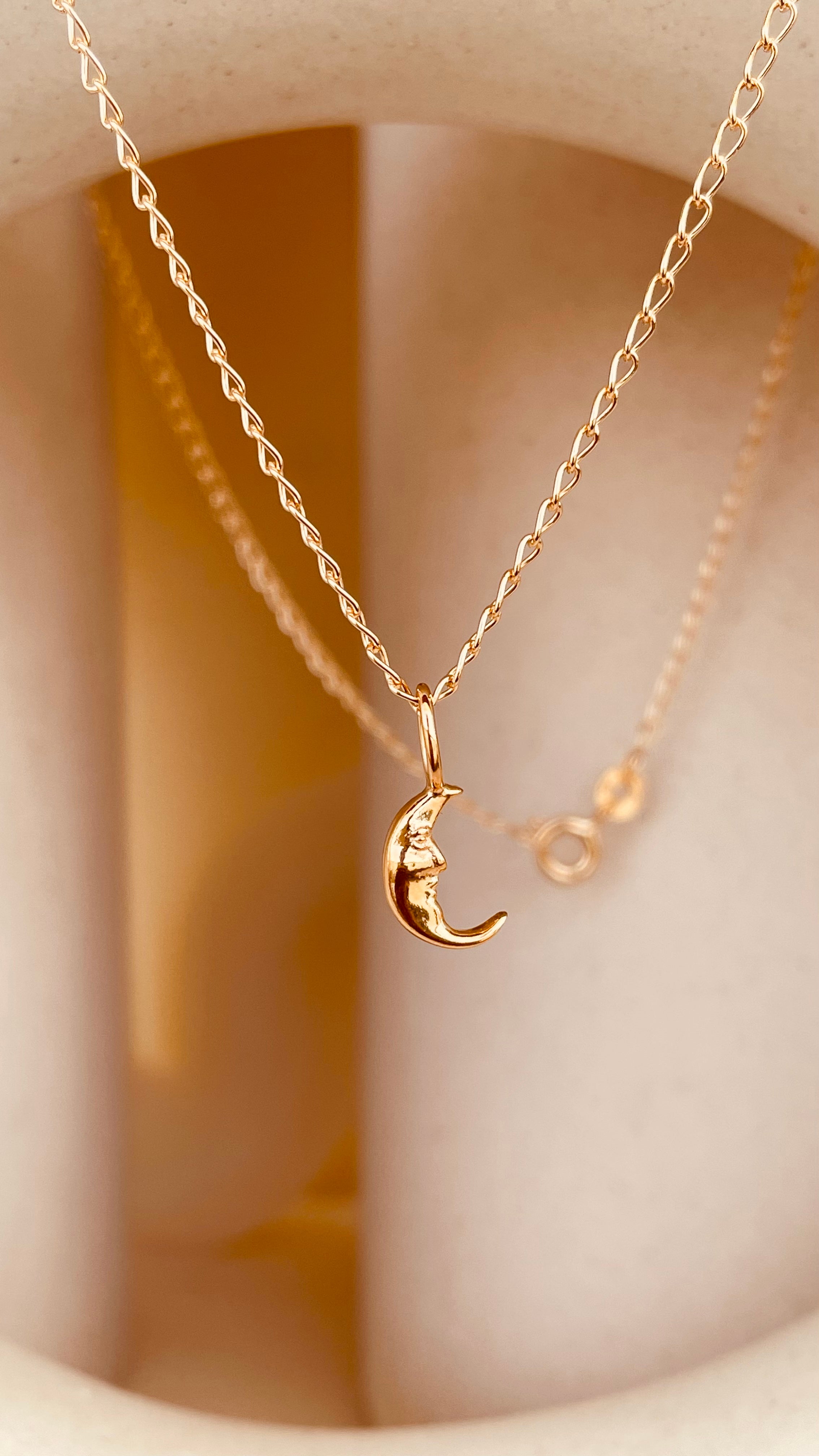 Crescent Moon Necklace with Cable Chain - Octonov 