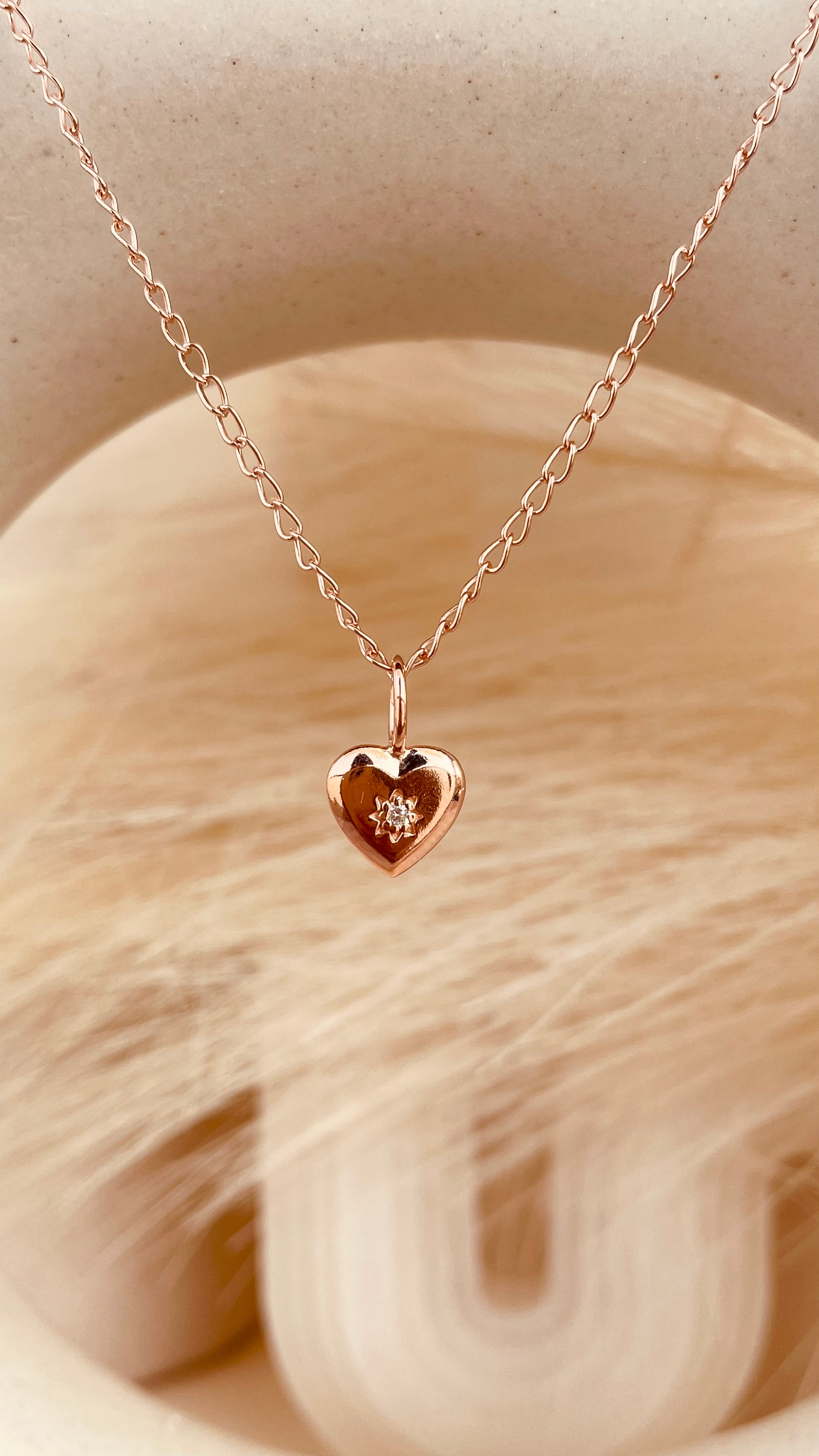 Dainty Vintage Heart Necklace with Cable Chain - Octonov 