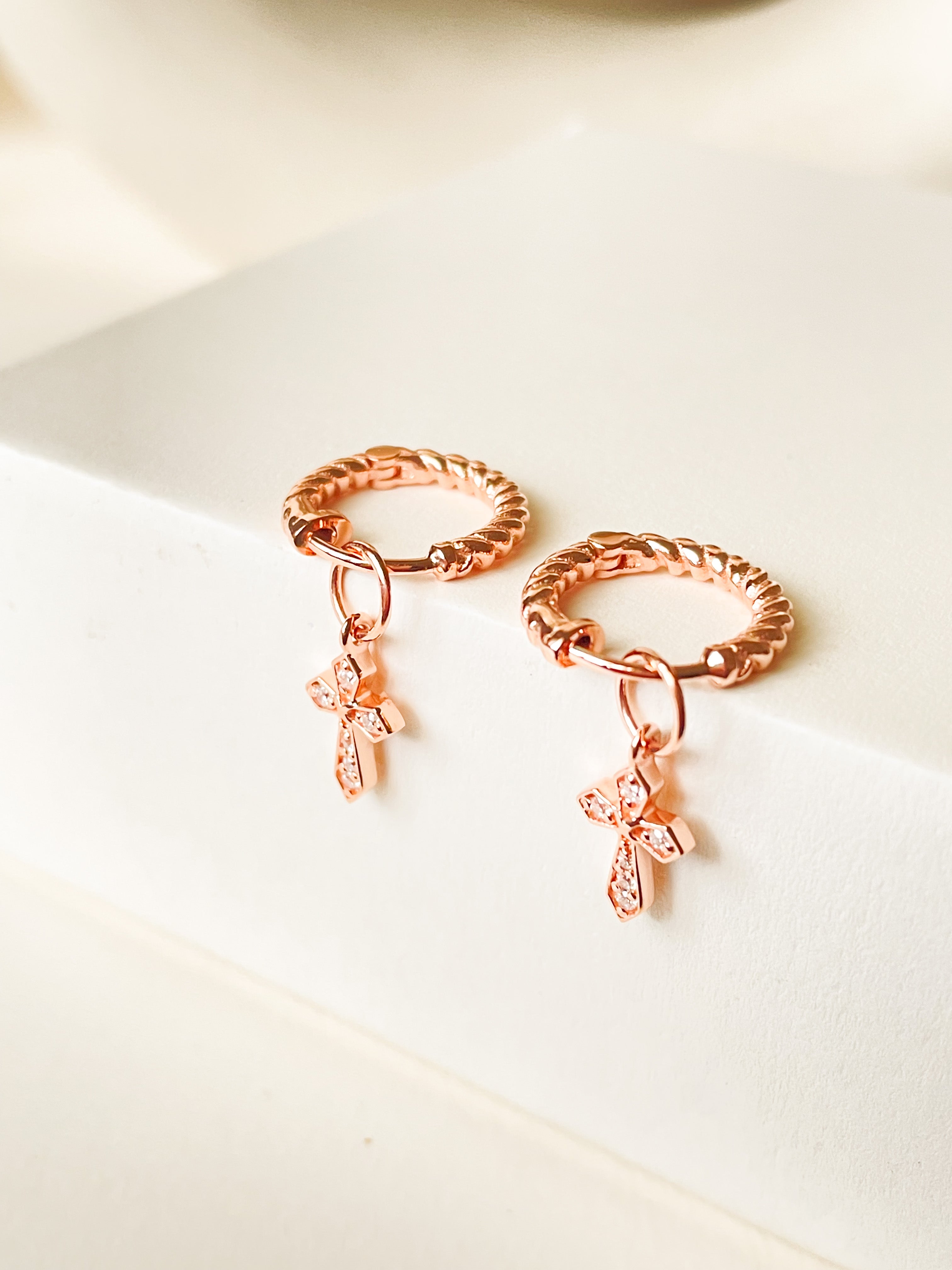 Token of Faith with Twisted Hoops - Octonov 