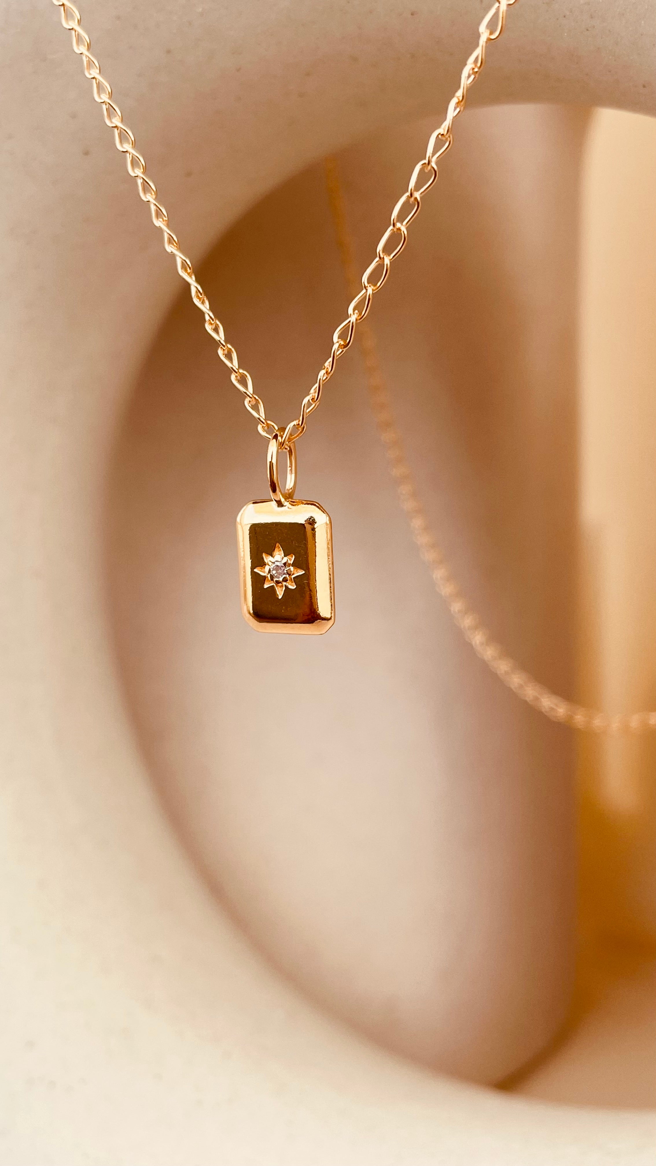 Dainty North Star Necklace with Cable chain - Octonov 
